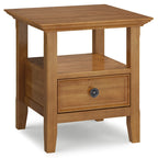 Table d'appoint carrée WYNDENHALL Halifax en bois massif, 48 cm de large