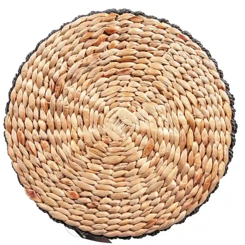 Table d'appoint Lily en jonc de mer et jacinthe d'eau tressés, par East at Main