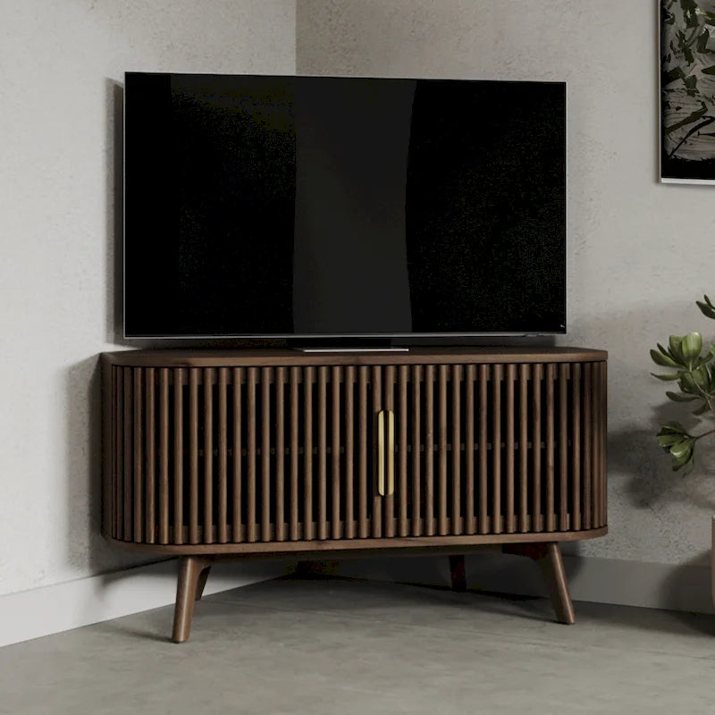 Meuble TV d'angle en bois Sierra de Studio London, avec des accents Mid-Century