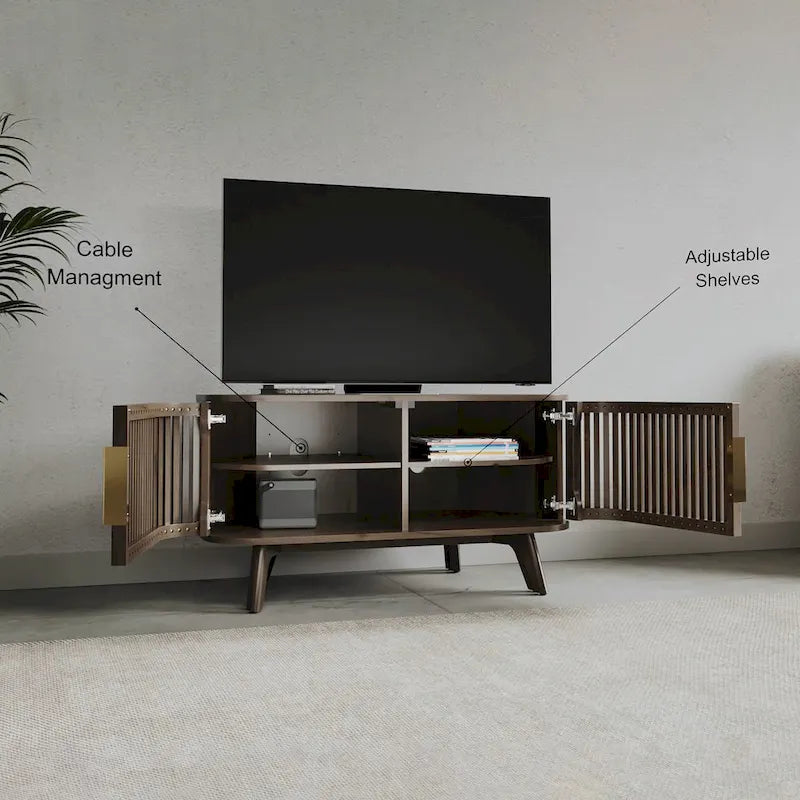 Meuble TV d'angle en bois Sierra de Studio London, avec des accents Mid-Century