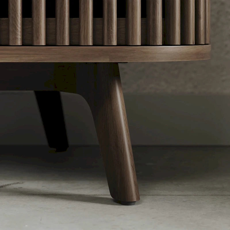 Meuble TV d'angle en bois Sierra de Studio London, avec des accents Mid-Century