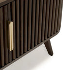 Meuble TV d'angle en bois Sierra de Studio London, avec des accents Mid-Century