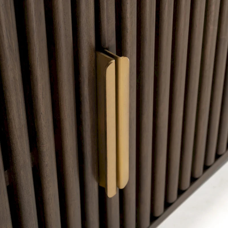 Meuble TV d'angle en bois Sierra de Studio London, avec des accents Mid-Century