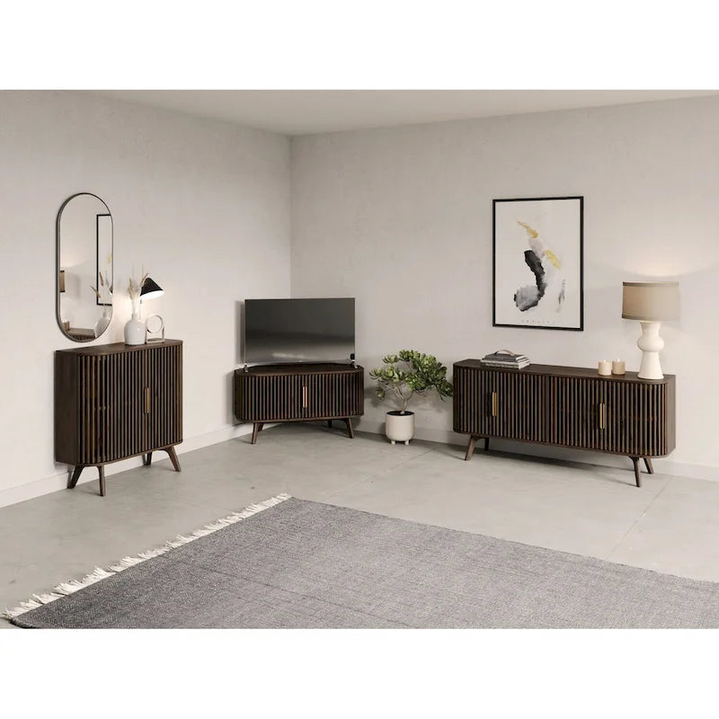 Meuble TV d'angle en bois Sierra de Studio London, avec des accents Mid-Century